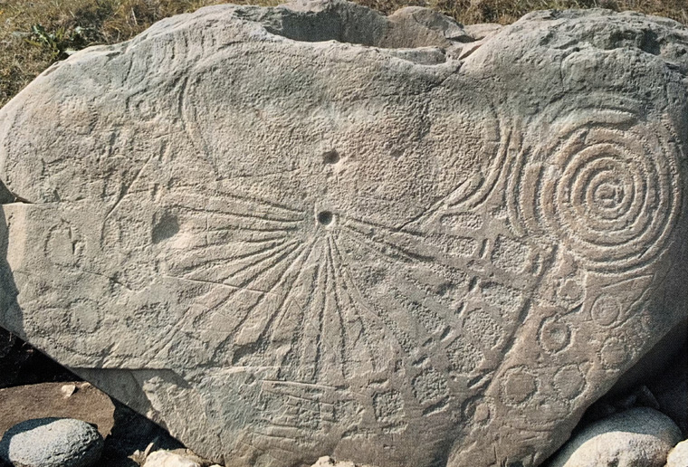 Knowth K15 - Sundial Stone